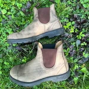 585 Blundstone Boots